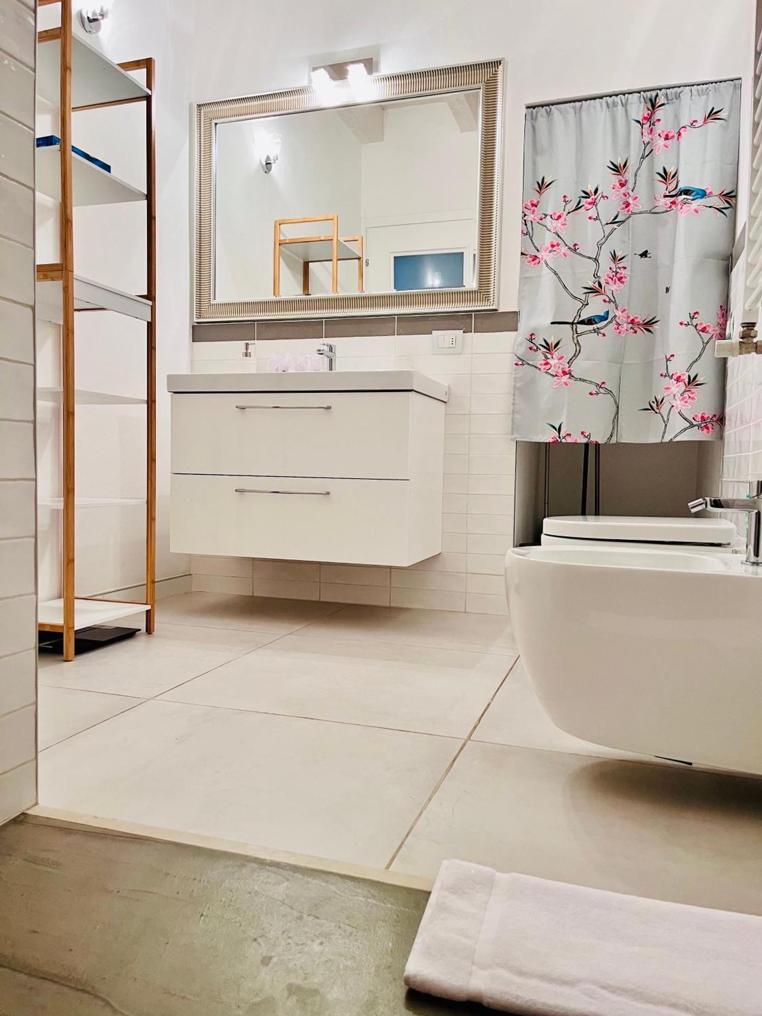 Riverside Loft Navigli - Spacious Two-Bedroom Apartment Milan Luaran gambar