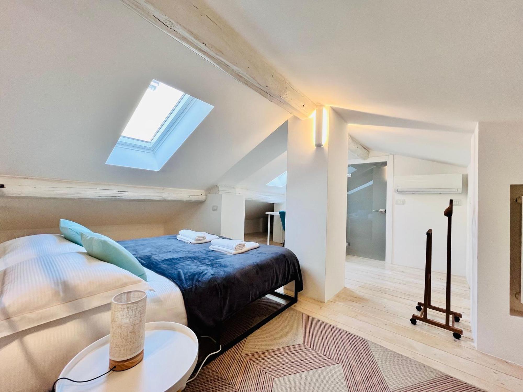 Riverside Loft Navigli - Spacious Two-Bedroom Apartment Milan Luaran gambar