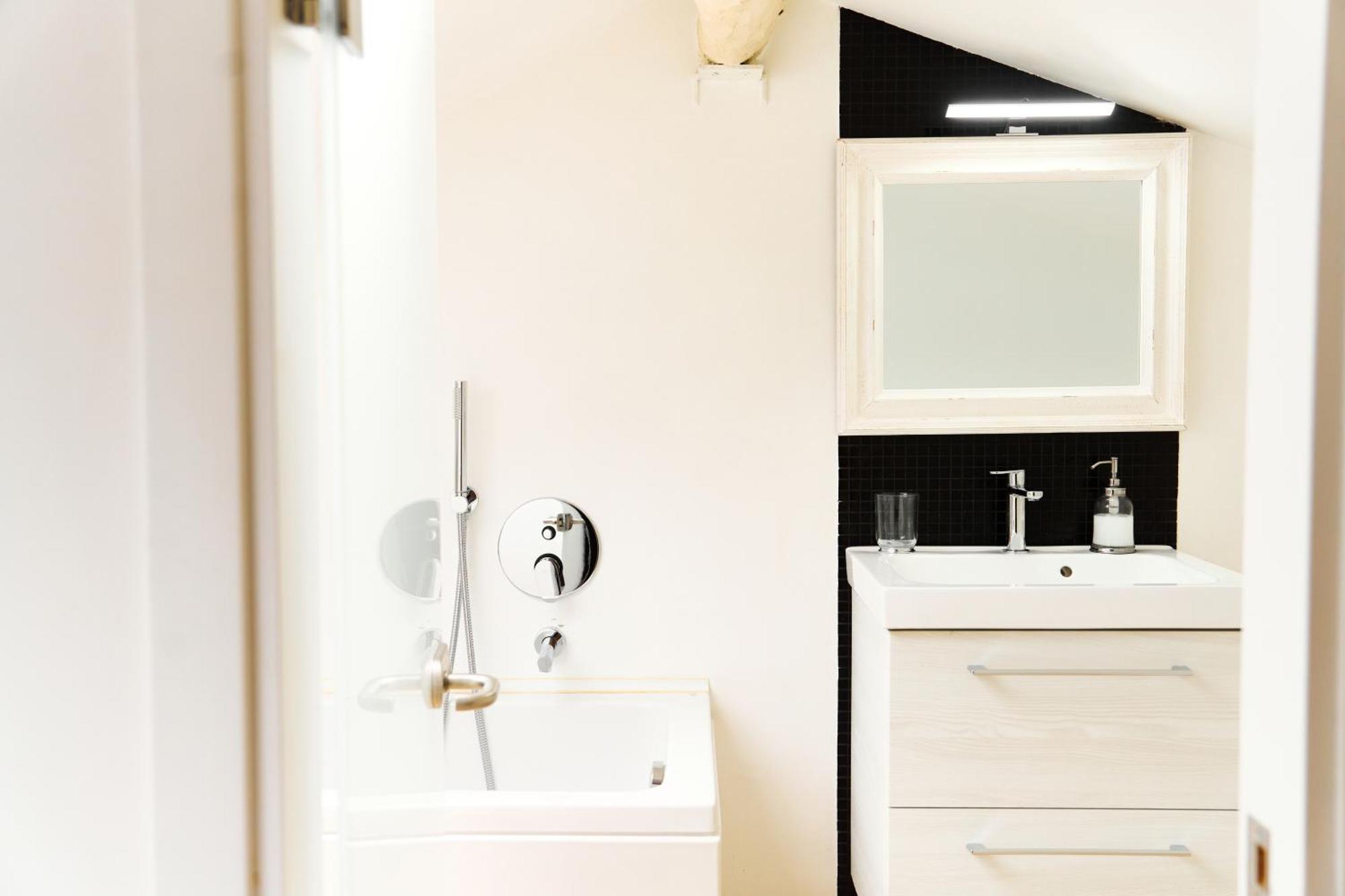 Riverside Loft Navigli - Spacious Two-Bedroom Apartment Milan Luaran gambar