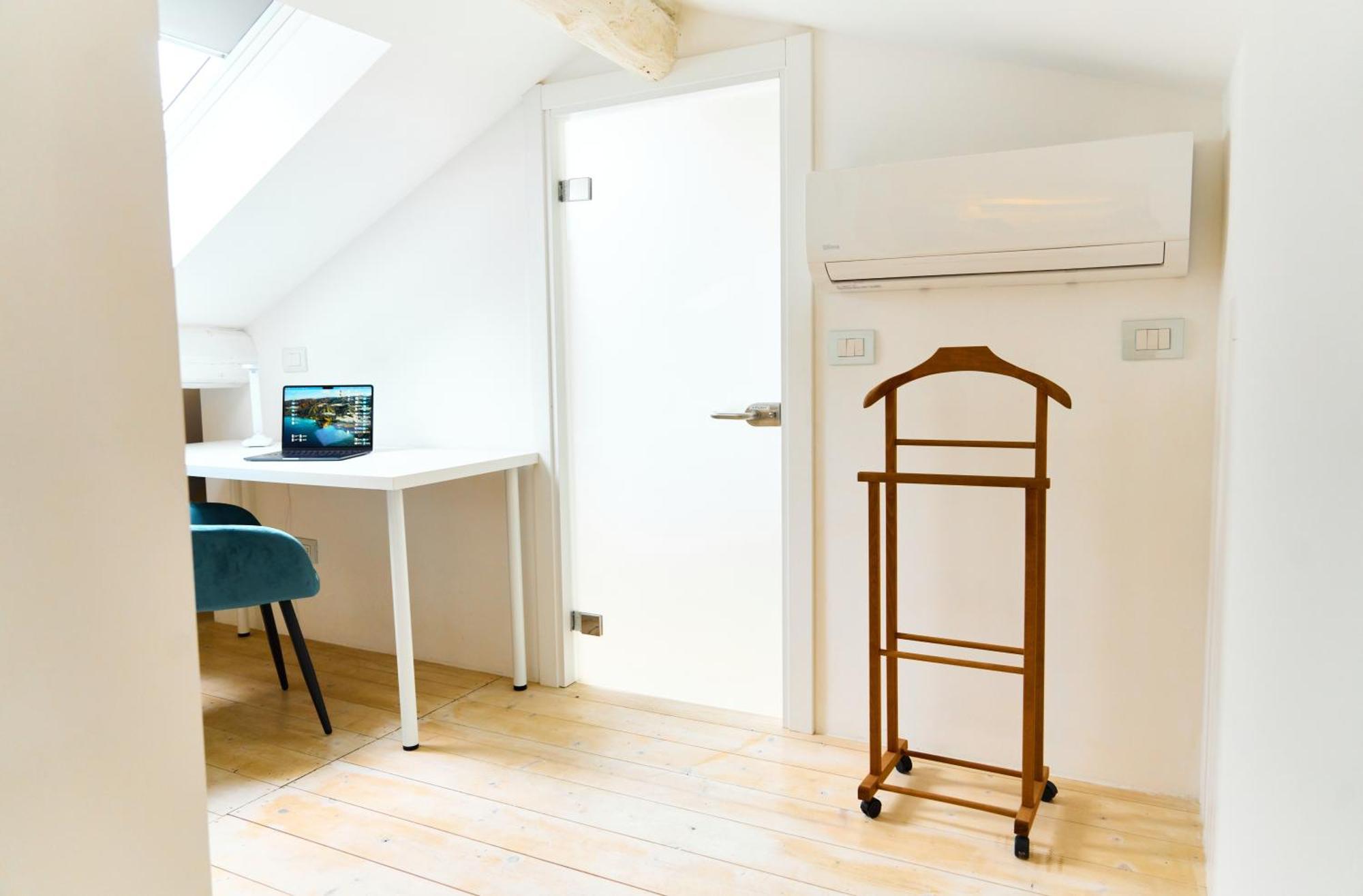 Riverside Loft Navigli - Spacious Two-Bedroom Apartment Milan Luaran gambar