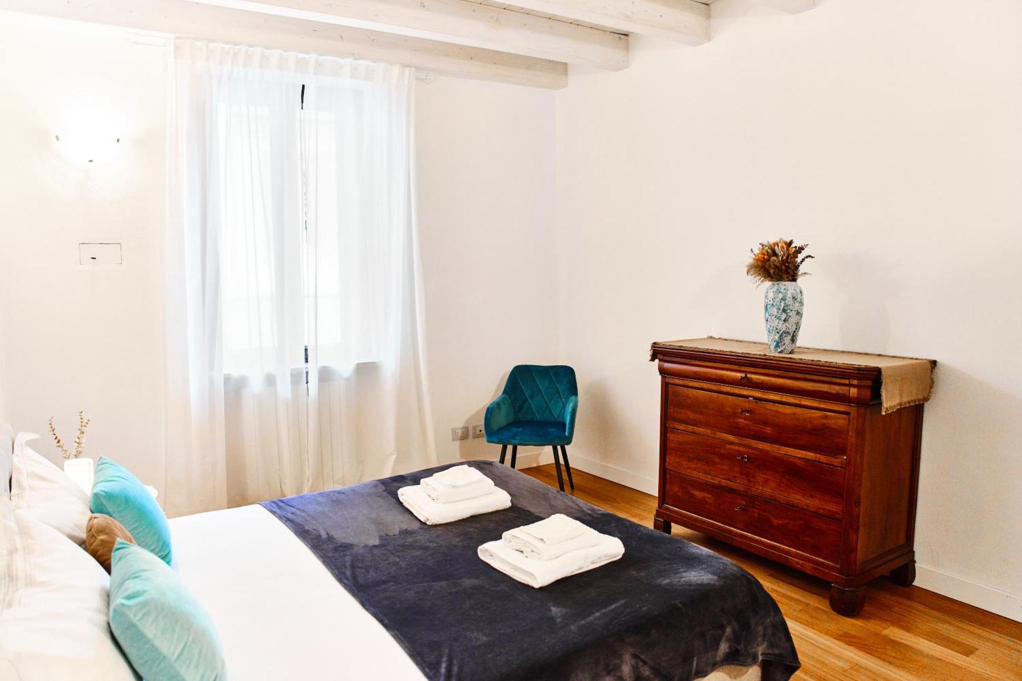 Riverside Loft Navigli - Spacious Two-Bedroom Apartment Milan Luaran gambar